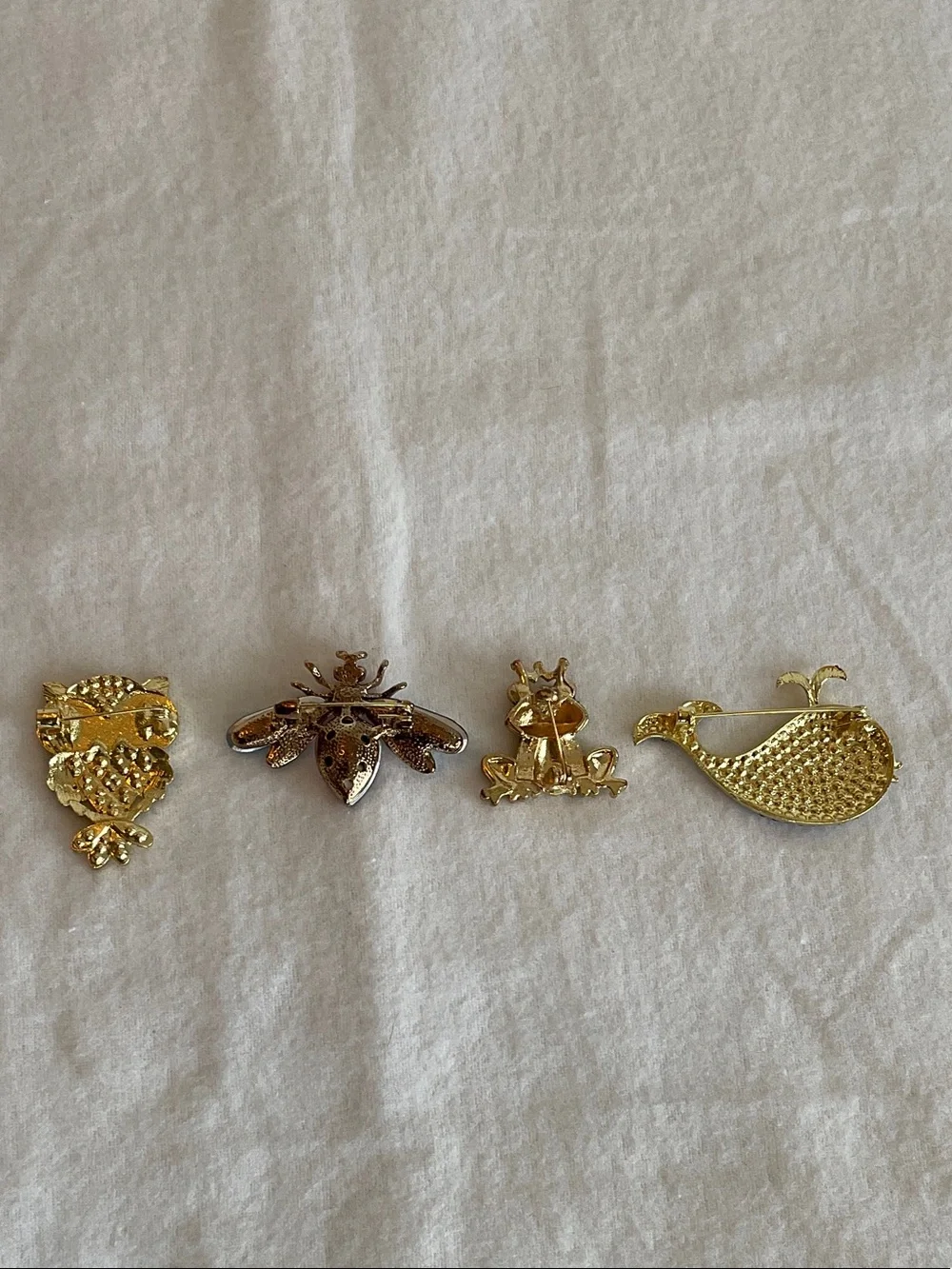 Assorted Fashion Brooches